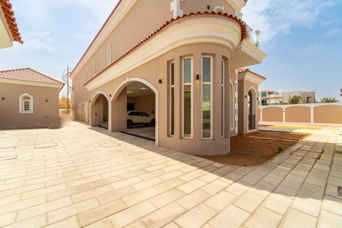 Vila u gradu Dubai, UAE 6 spavaće sobe, 882 m2 Br. 695940 - Slika 3