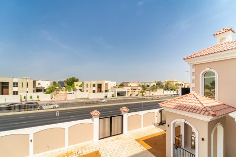 Vila u gradu Dubai, UAE 6 spavaće sobe, 882 m2 Br. 695940 - Slika 4