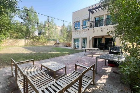 Vilë në Jumeirah Village Triangle, Dubai, Emiratet e Bashkuara Arabe 2 dhoma gjumi, 250 m2. № 695943