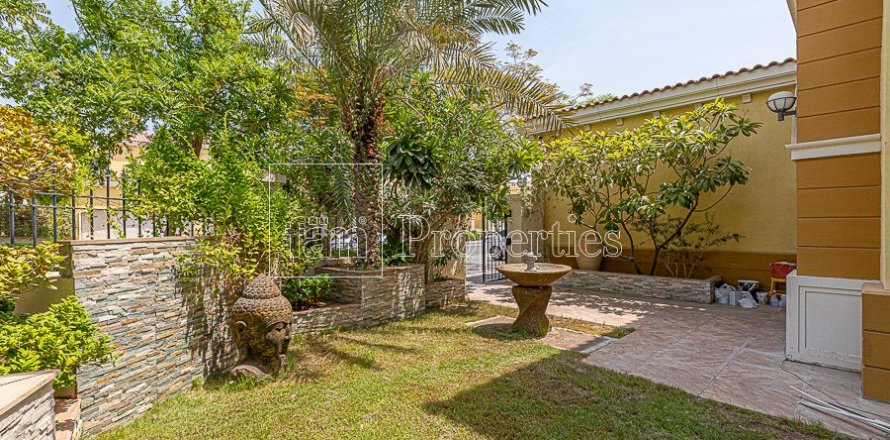 Villa in Dubai, UAE 3 bedrooms, 547.1 sq.m. № 631768