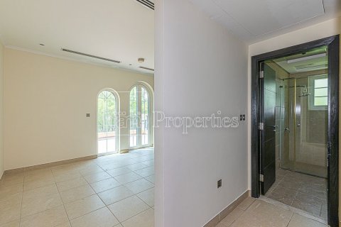 Villa in Dubai, UAE 3 bedrooms, 547.1 sq.m. № 631768 - photo 12