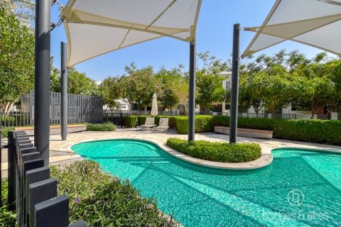 Vilë në Tilal Al Ghaf, Dubai, Emiratet e Bashkuara Arabe 3 dhoma gjumi, 140 m2. № 690777