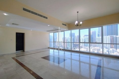 Byt v Hamdan Street, Abu Dhabi, SAE 3 ložnice, 241.5 m² Č.: 578701 - fotografie 2