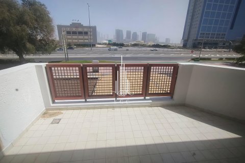 Vila v Tourist Club Area, Abu Dhabi, SAE 5 ložnice, 418.1 m² Č.: 578704 - fotografie 2
