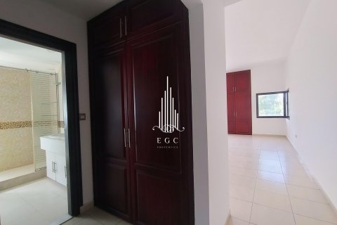 Vila v Tourist Club Area, Abu Dhabi, SAE 5 ložnice, 418.1 m² Č.: 578704 - fotografie 26