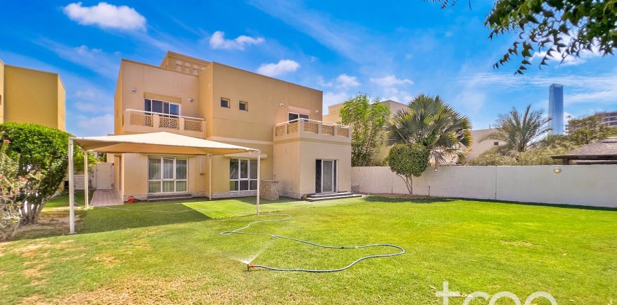 Villa asukohaga Meadows, Dubai, AÜE: 5 magamistoaga, 56.86 m² Nr 739307