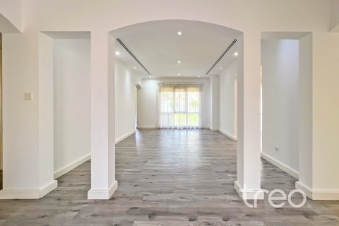 Üürile anda villa asukohaga Meadows, Dubai, AÜE: 5 magamistoaga, 56.86 m² Nr 739307 - pilt 4