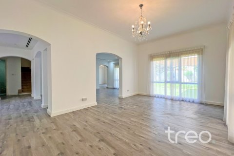 Üürile anda villa asukohaga Meadows, Dubai, AÜE: 5 magamistoaga, 56.86 m² Nr 739307 - pilt 3