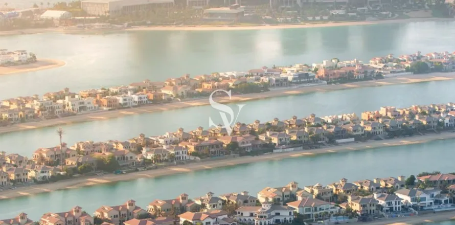 Villa en Palm Jumeirah, Dubai, EAU 6 dormitorios, 1086 m² № 657249