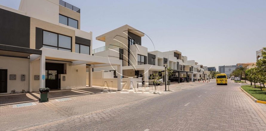 Таунхаус в Al Salam Street, Абу-Даби, ОАЭ 5 спален, 244м2 № 614967