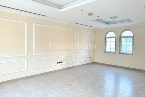 Villa in Jumeirah Park, Dubai, UAE 3 bedrooms, 742.75948500 sq.m. № 583860 - photo 1
