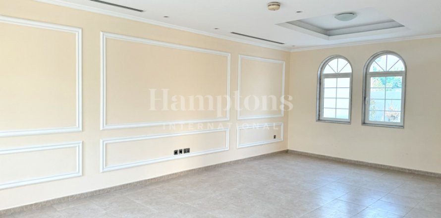 Villa in Jumeirah Park, Dubai, UAE 3 bedrooms, 742.759 sq.m. № 583860