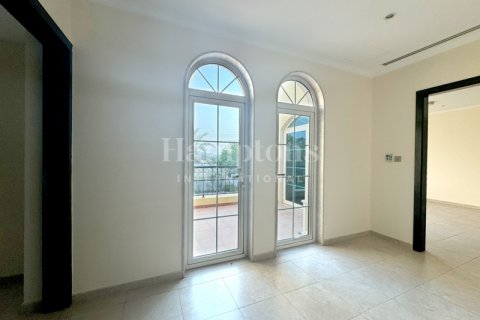 Villa in Jumeirah Park, Dubai, UAE 3 bedrooms, 742.75948500 sq.m. № 583860 - photo 10