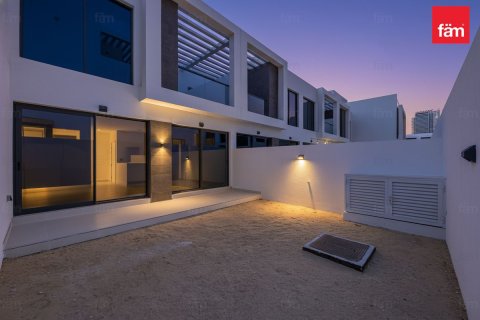 Townhouse in Dubai, UAE 3 bedrooms, 138 sq.m. № 659060