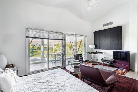 Villa Dubai Investment Parkjā, AAE 5 istabas, 951 m2 Nr. 603488 - attēls 5