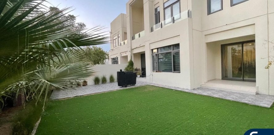 וילה ב Reem, Dubai, איחוד האמירויות 4 חדרי שינה, 263 מ"ר מספר 671185