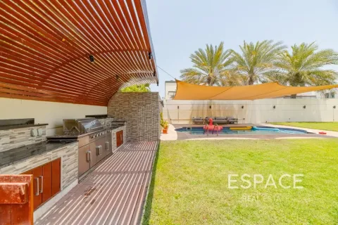 Зняти в оренду віллу в Jumeirah Park, Дубай, ОАЕ 4 спальні, 403м2, № 670198 - фото 16