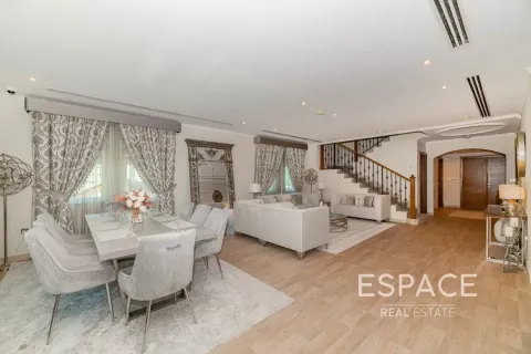 Зняти в оренду віллу в Jumeirah Park, Дубай, ОАЕ 4 спальні, 403м2, № 670198 - фото 5