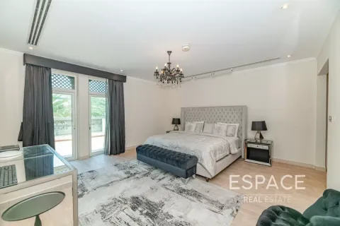 Зняти в оренду віллу в Jumeirah Park, Дубай, ОАЕ 4 спальні, 403м2, № 670198 - фото 8