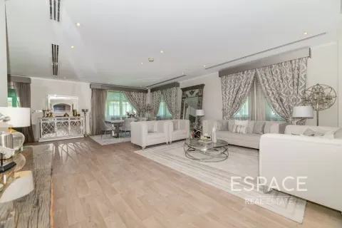 Зняти в оренду віллу в Jumeirah Park, Дубай, ОАЕ 4 спальні, 403м2, № 670198 - фото 2