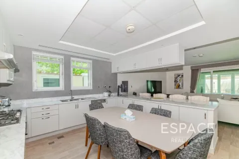 Зняти в оренду віллу в Jumeirah Park, Дубай, ОАЕ 4 спальні, 403м2, № 670198 - фото 6