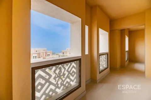 Apartment in BALQIS RESIDENCE in Palm Jumeirah, Dubai, UAE 2 bedrooms, 178 sq.m. № 650439 - photo 2
