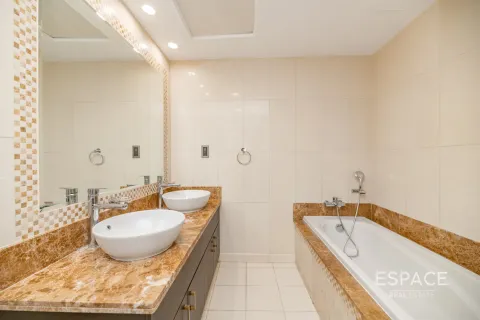 Apartment in BALQIS RESIDENCE in Palm Jumeirah, Dubai, UAE 2 bedrooms, 178 sq.m. № 650439 - photo 14