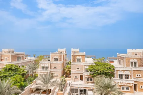 Apartment in BALQIS RESIDENCE in Palm Jumeirah, Dubai, UAE 2 bedrooms, 178 sq.m. № 650439 - photo 1