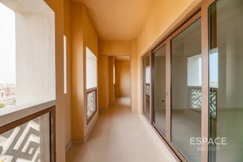 Apartment in BALQIS RESIDENCE in Palm Jumeirah, Dubai, UAE 2 bedrooms, 178 sq.m. № 650439 - photo 16