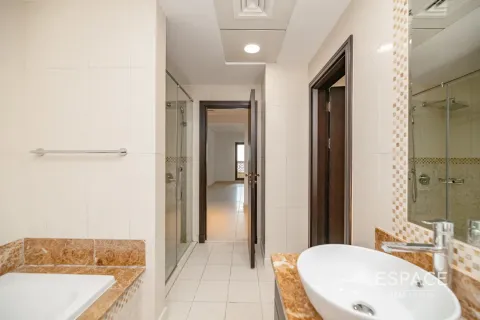 Apartment in BALQIS RESIDENCE in Palm Jumeirah, Dubai, UAE 2 bedrooms, 178 sq.m. № 650439 - photo 13