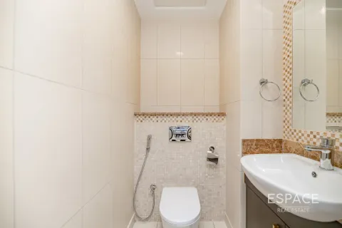 Apartment in BALQIS RESIDENCE in Palm Jumeirah, Dubai, UAE 2 bedrooms, 178 sq.m. № 650439 - photo 10