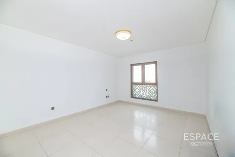Apartment in BALQIS RESIDENCE in Palm Jumeirah, Dubai, UAE 2 bedrooms, 178 sq.m. № 650439 - photo 6