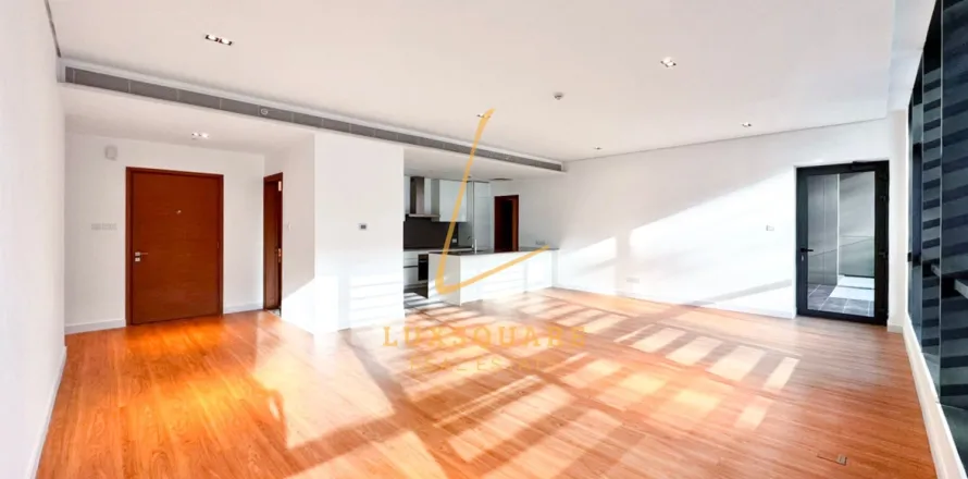 Appartement à Al Wasl, Dubai, EAU: 3 chambres, 215 m2 № 753922