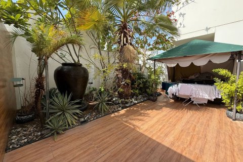 Villetta a schiera in vendita a Al Salam Street, Abu Dhabi, EAU 3 camere da letto, 274 mq. № 594383 - foto 5