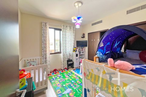 Villa in Reem, Dubai, UAE 3 bedrooms, 222 sq.m. № 586463 - photo 10