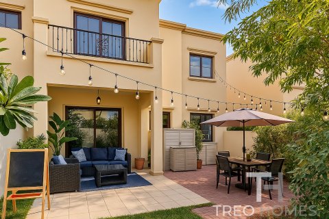 Villa in Reem, Dubai, UAE 3 bedrooms, 222 sq.m. № 586463 - photo 1