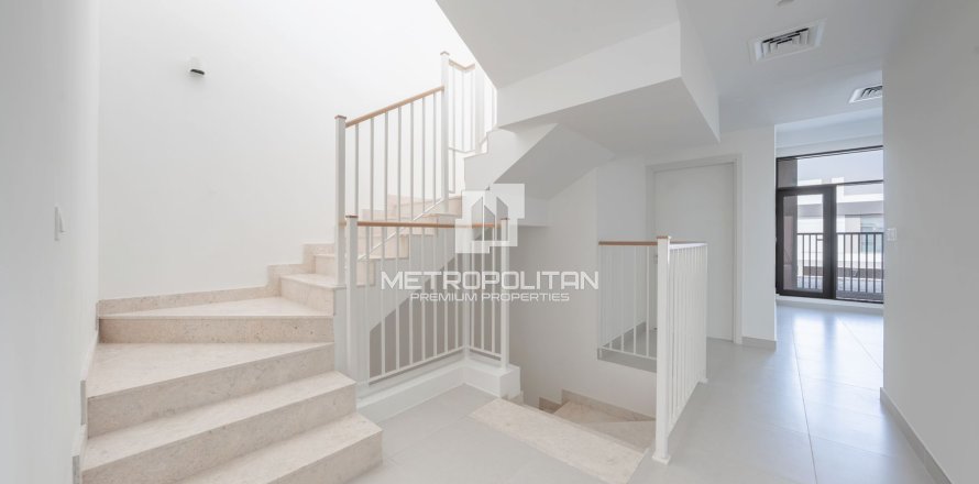 Adosado en Dubai South (Dubai World Central), Dubai, EAU 4 dormitorios, 368 m² № 664499