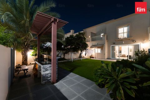 Villa Dubaijā, AAE 3 istabas, 254.9 m2 Nr. 687228