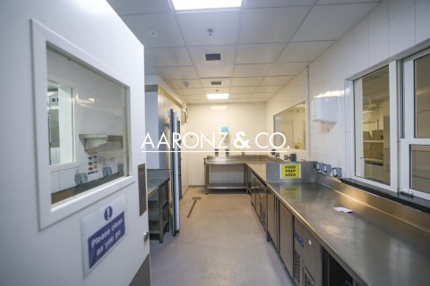 Tienda en alquiler en Business Bay, Dubai, EAU 732.9 m2 № 670754 - foto 6