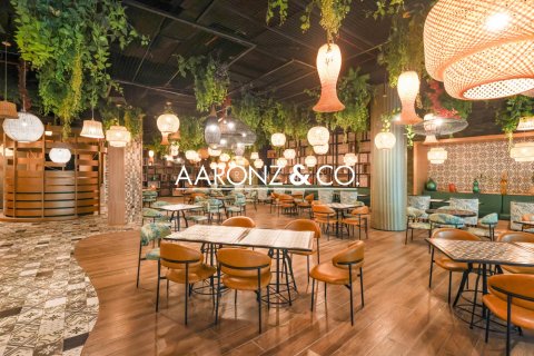 Tienda en alquiler en Business Bay, Dubai, EAU 732.9 m2 № 670754 - foto 1