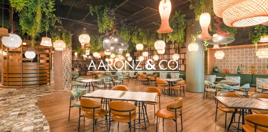 Tienda en Business Bay, Dubai, EAU 732.9 m² № 670754