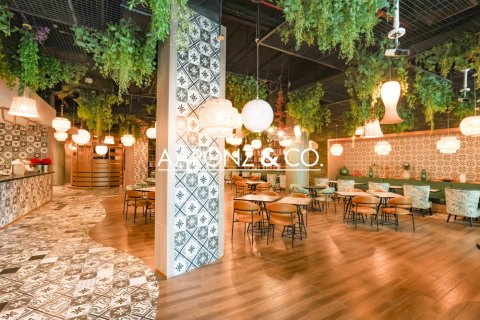 Tienda en alquiler en Business Bay, Dubai, EAU 732.9 m2 № 670754 - foto 3