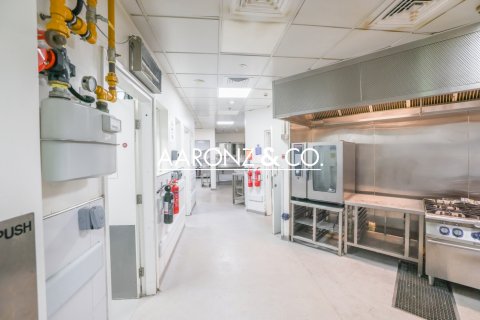 Tienda en alquiler en Business Bay, Dubai, EAU 732.9 m2 № 670754 - foto 10