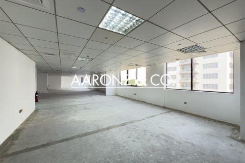 Zyrë në Dubai Investment Park, Emiratet e Bashkuara Arabe 1319.4 m2. № 670753 - Foto 12