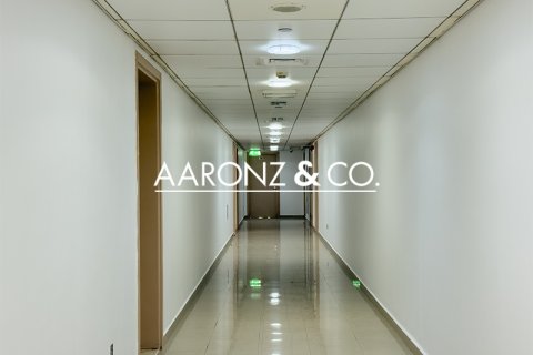 Zyrë në Dubai Investment Park, Emiratet e Bashkuara Arabe 1319.4 m2. № 670753 - Foto 7
