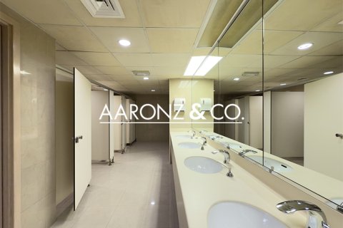 Zyrë në Dubai Investment Park, Emiratet e Bashkuara Arabe 1319.4 m2. № 670753 - Foto 9