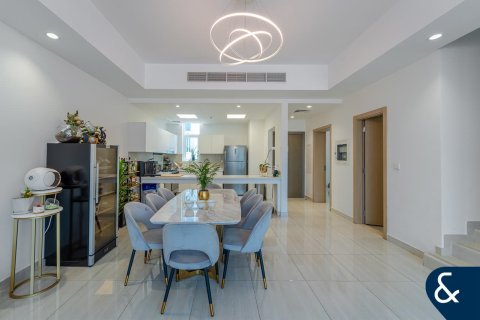 Villa til leie i Dubai Sports City, Dubai, Emiratene 4 soverom, 173 kvm Nr. 668356 - Foto 6