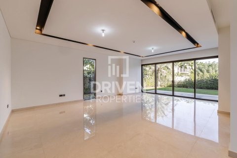 Вилла в Дубай Хилс Эстейт, Дубай, ОАЭ 4 спальни, 701м2 № 654794