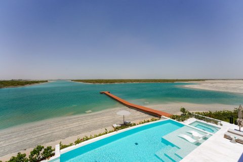 Commercial property in Abu Dhabi, UAE 7 bedrooms, 700 sq.m. № 594007 - photo 14
