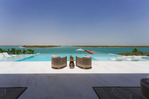 Commercial property in Abu Dhabi, UAE 7 bedrooms, 700 sq.m. № 594007 - photo 28